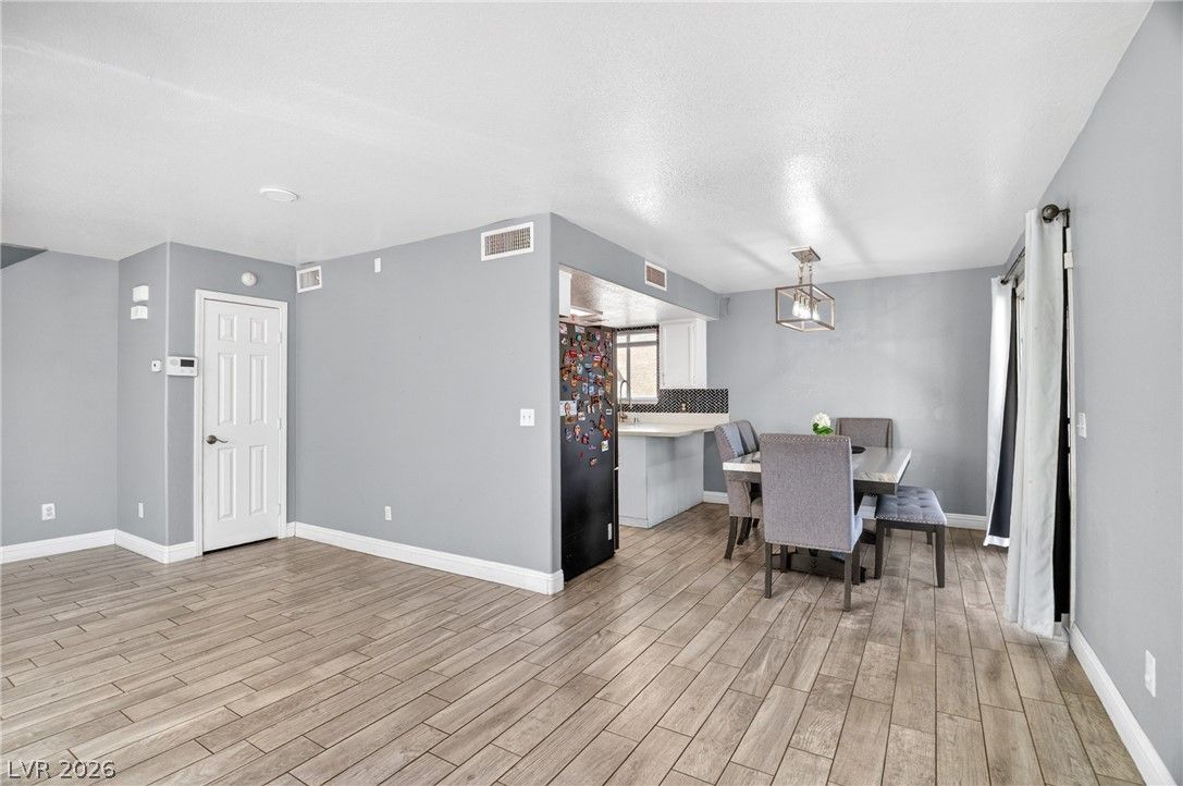 7520 Bowles Drive — photo 3