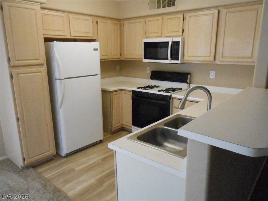 5710 East TROPICANA Avenue 1217 — photo 3