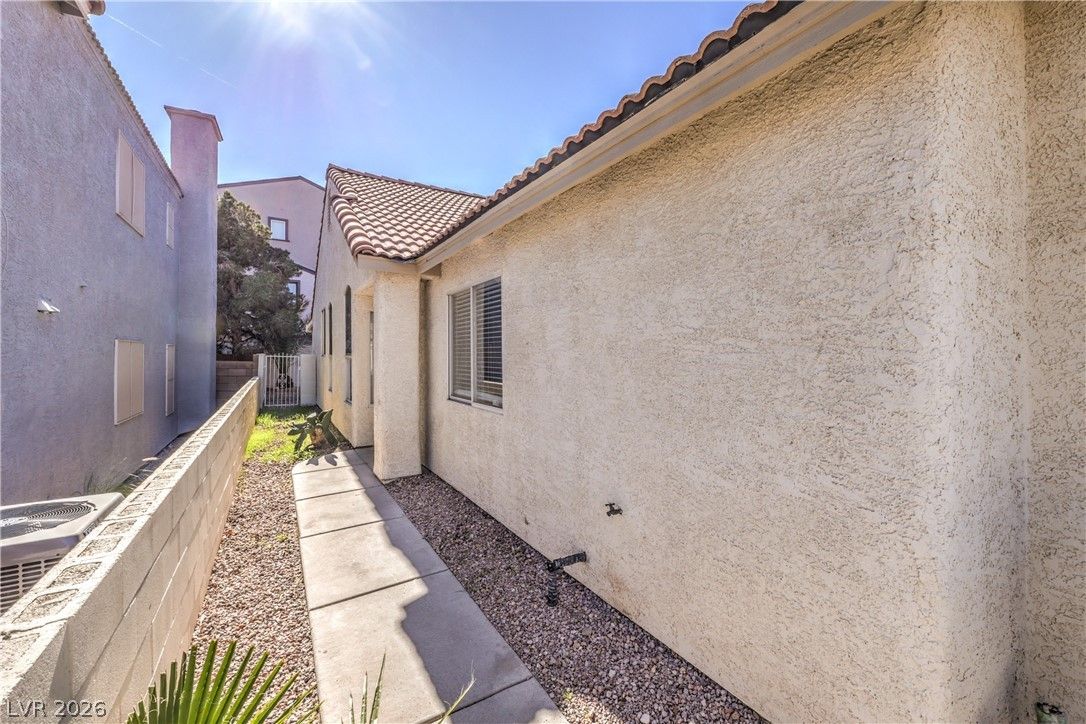 8433 Cinnamon Hill Avenue — photo 3