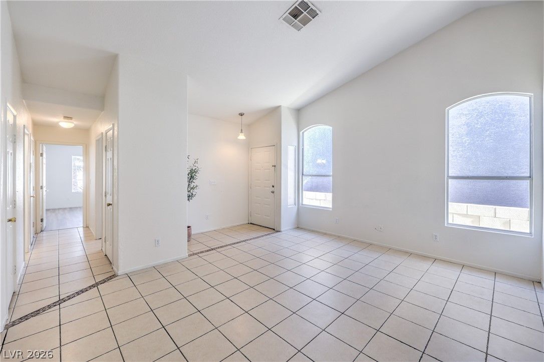 8433 Cinnamon Hill Avenue — photo 4