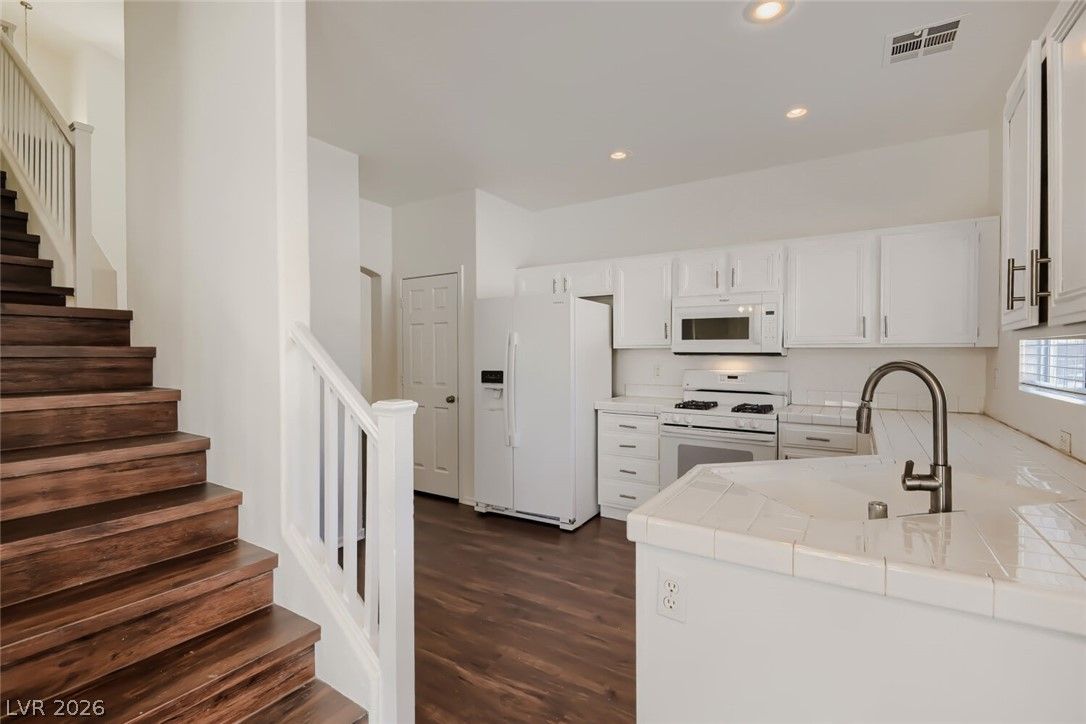 3168 Castle Canyon Avenue — photo 5