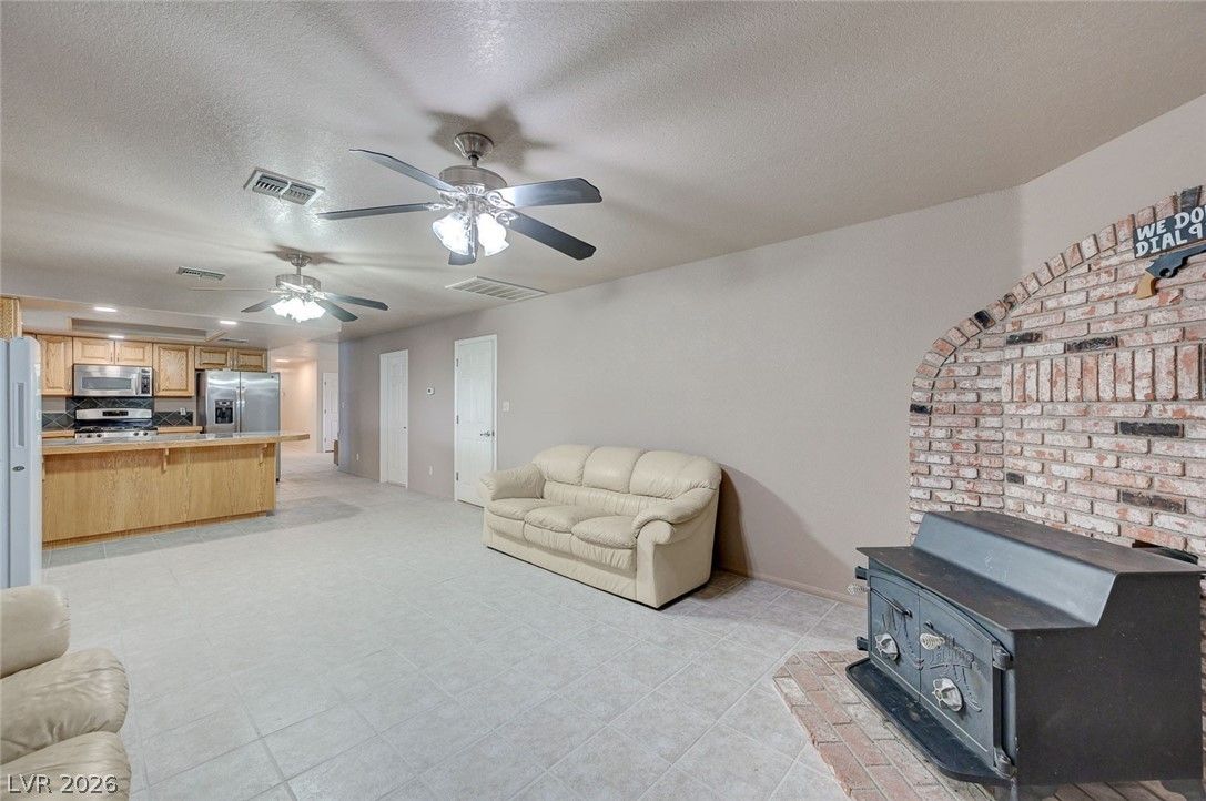 120 West Middleton Drive — photo 3