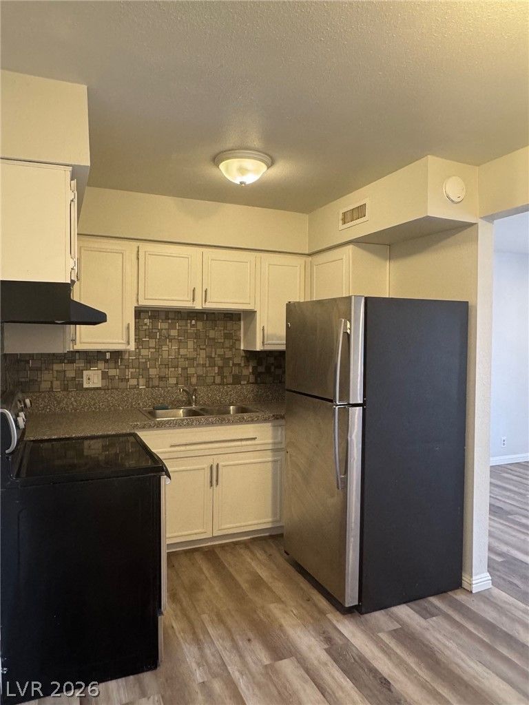 615 South Royal Crest Circle 24 — photo 4 of 8
