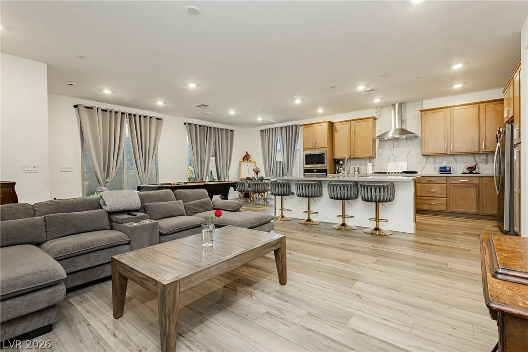 10135 Carmine Clay Drive — photo 2
