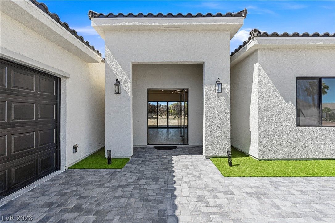 4700 Parkwood Drive — photo 3