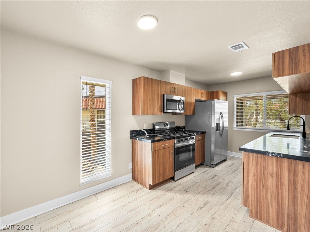 1405 Vegas Valley Drive 226 — photo 3