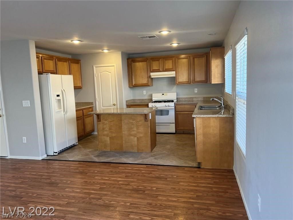 7320 Camden Pine Avenue — photo 4