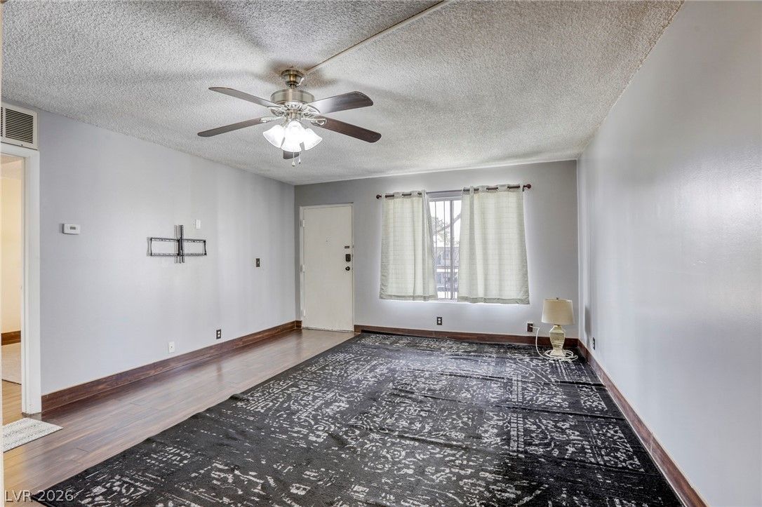585 South Royal Crest Circle 20 — photo 4