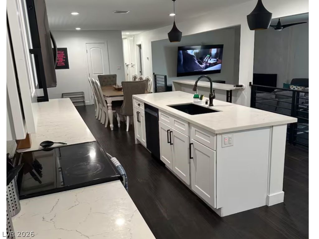 2708 West Oakey Boulevard — photo 3 of 19
