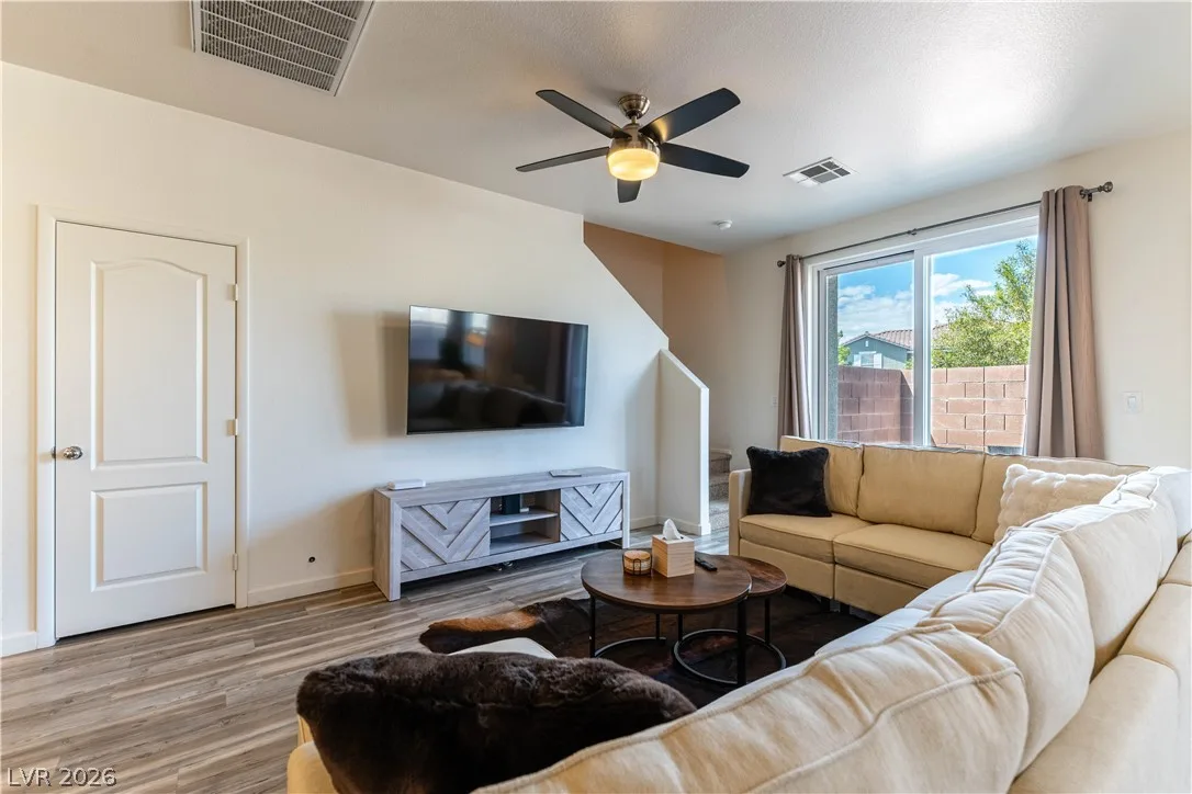 1362 Grass Creek Avenue 2 — photo 3