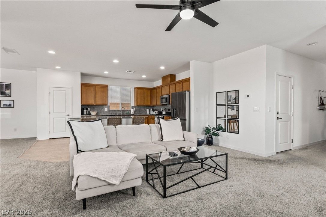 9692 Jade Rise Avenue — photo 5 of 28