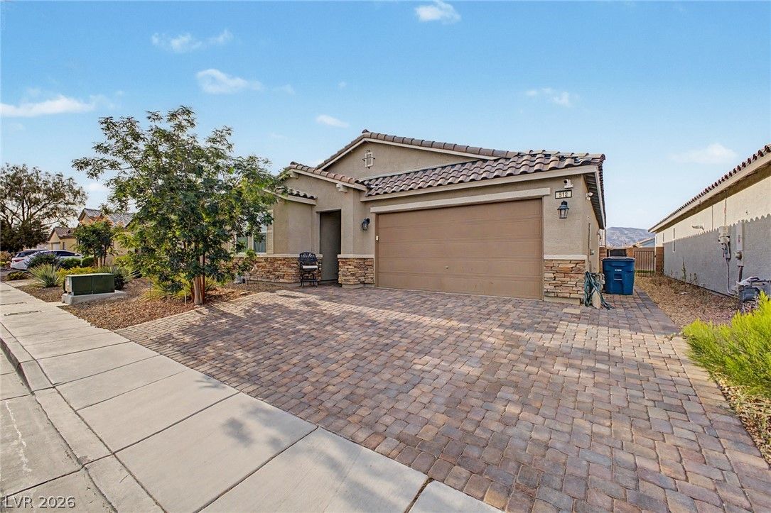 512 Shimmering Sands Avenue — photo 2