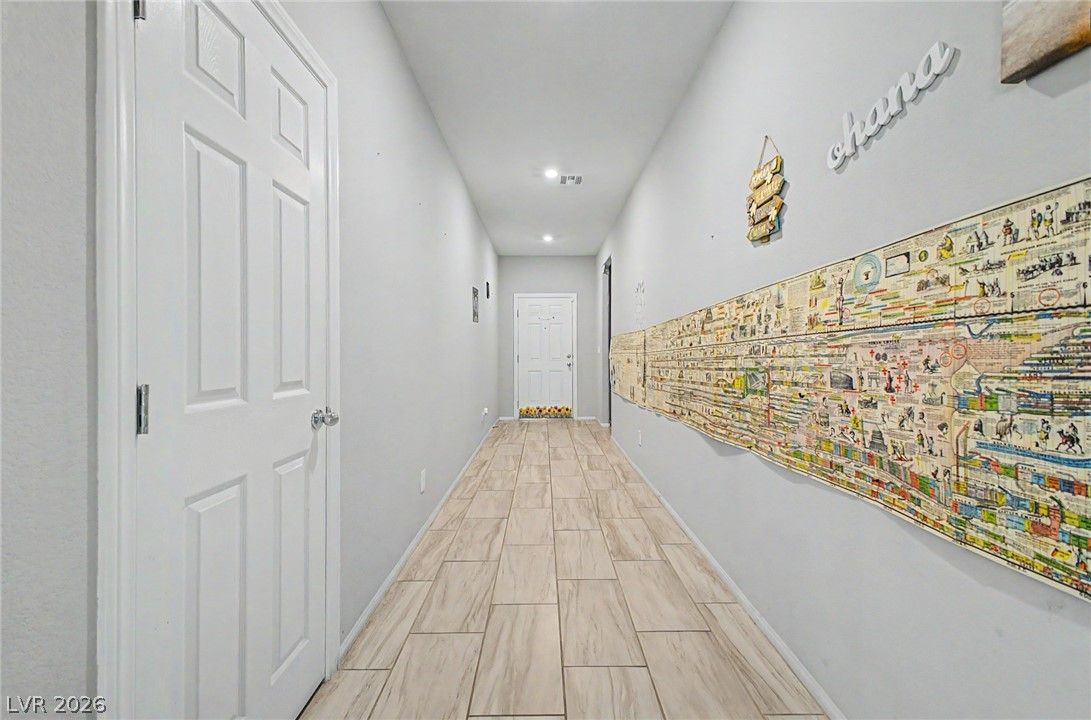 512 Shimmering Sands Avenue — photo 4