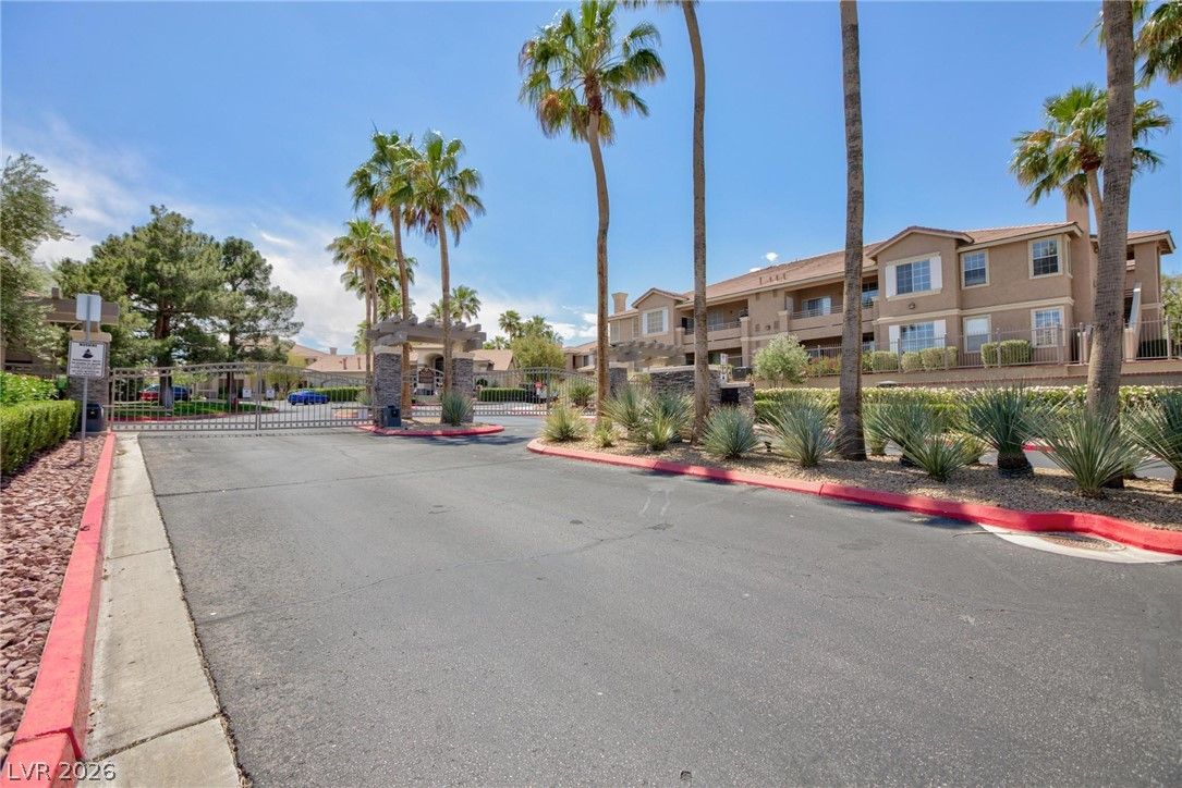 9901 Trailwood Drive 2055 — photo 4