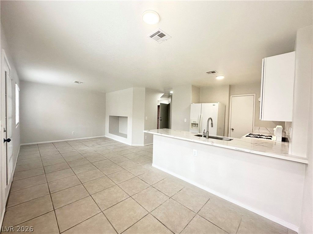 2525 Sierra Bello Avenue 103 — photo 2 of 28