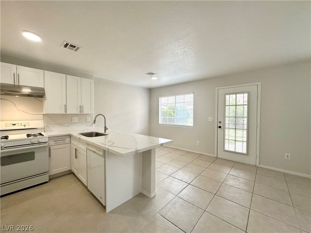 2525 Sierra Bello Avenue 103 — photo 4 of 28