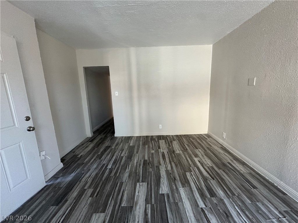 2105 Sunrise Avenue 1 — photo 4 of 16