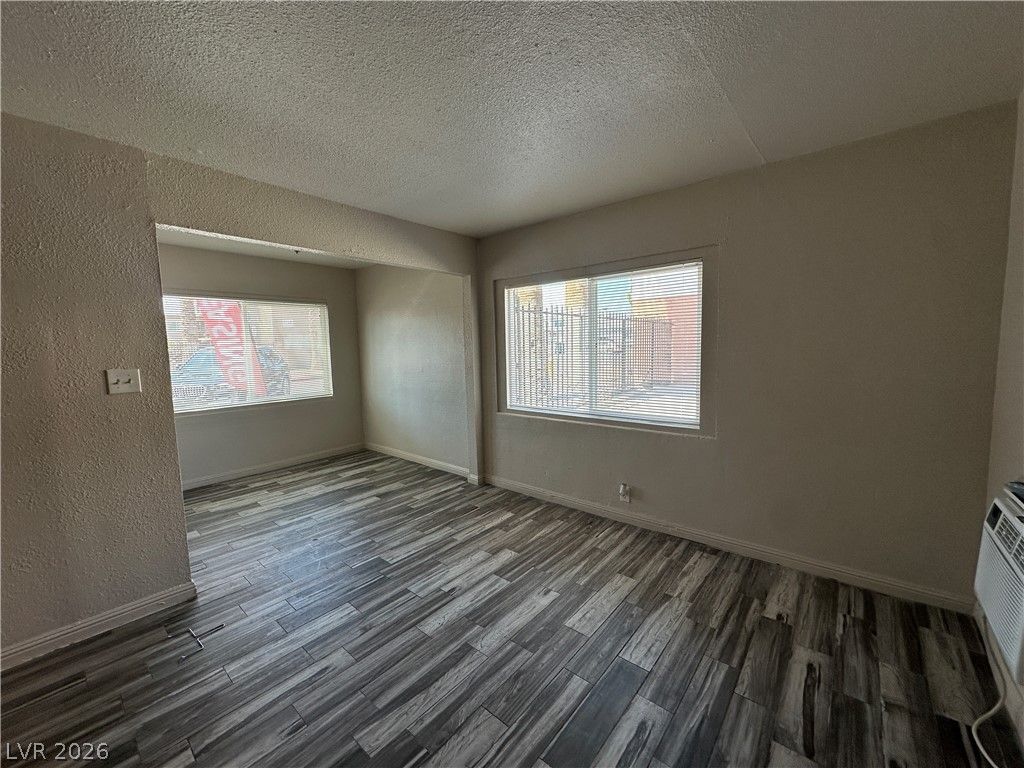 2105 Sunrise Avenue 1 — photo 5 of 16