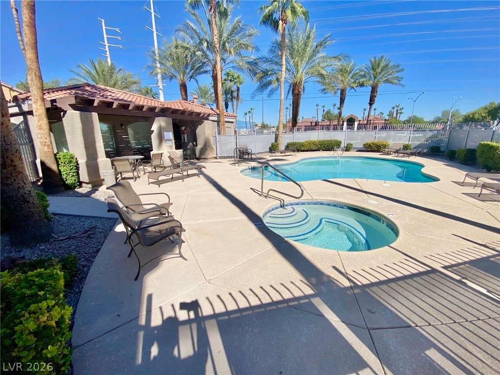 5525 West Flamingo Road 2009 — photo 2 of 20