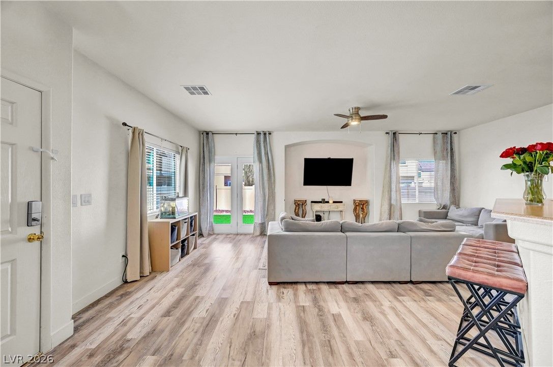 3508 Hazelnut Pine Place 3 — photo 2