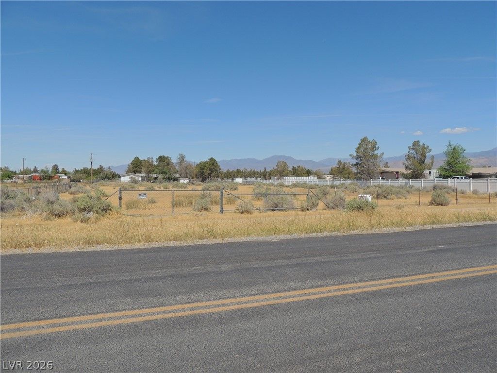 1580 Thousandaire Boulevard — photo 3 of 16