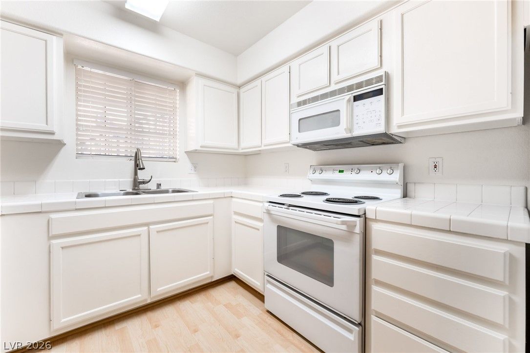2725 South Nellis Boulevard 1086 — photo 5 of 23
