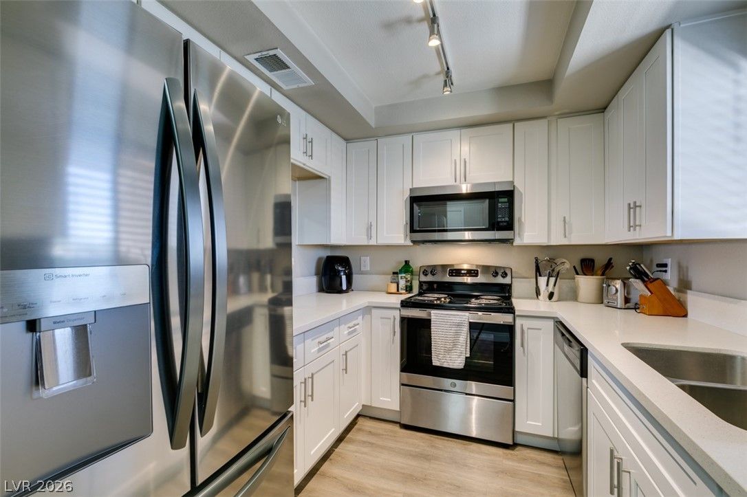 1784 Jupiter Court B — photo 4