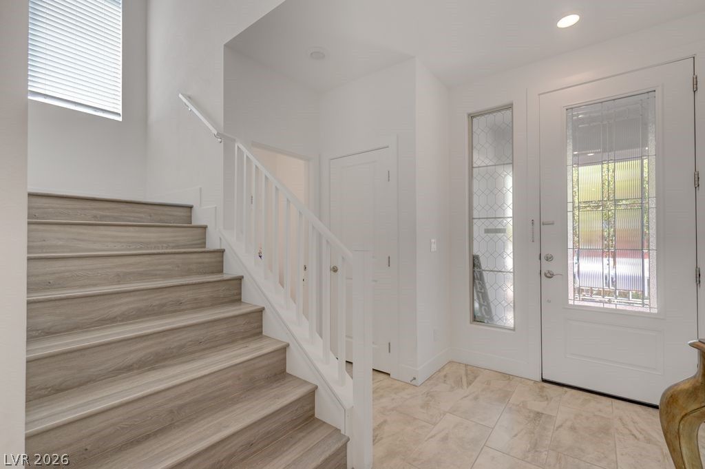 7135 Sunland Hills Avenue — photo 3 of 39