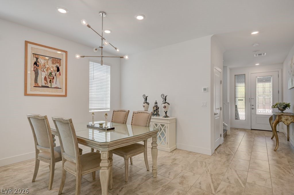 7135 Sunland Hills Avenue — photo 4 of 39