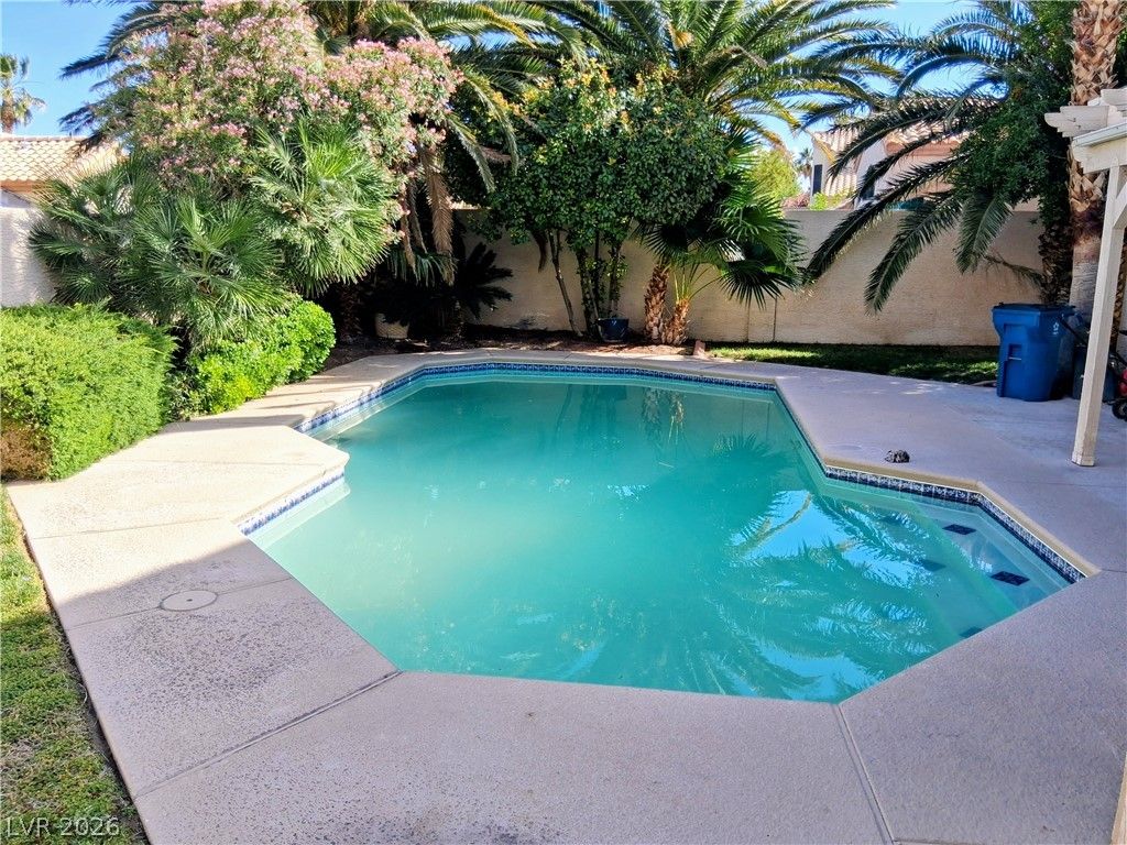 2320 Angelfire Street — photo 2