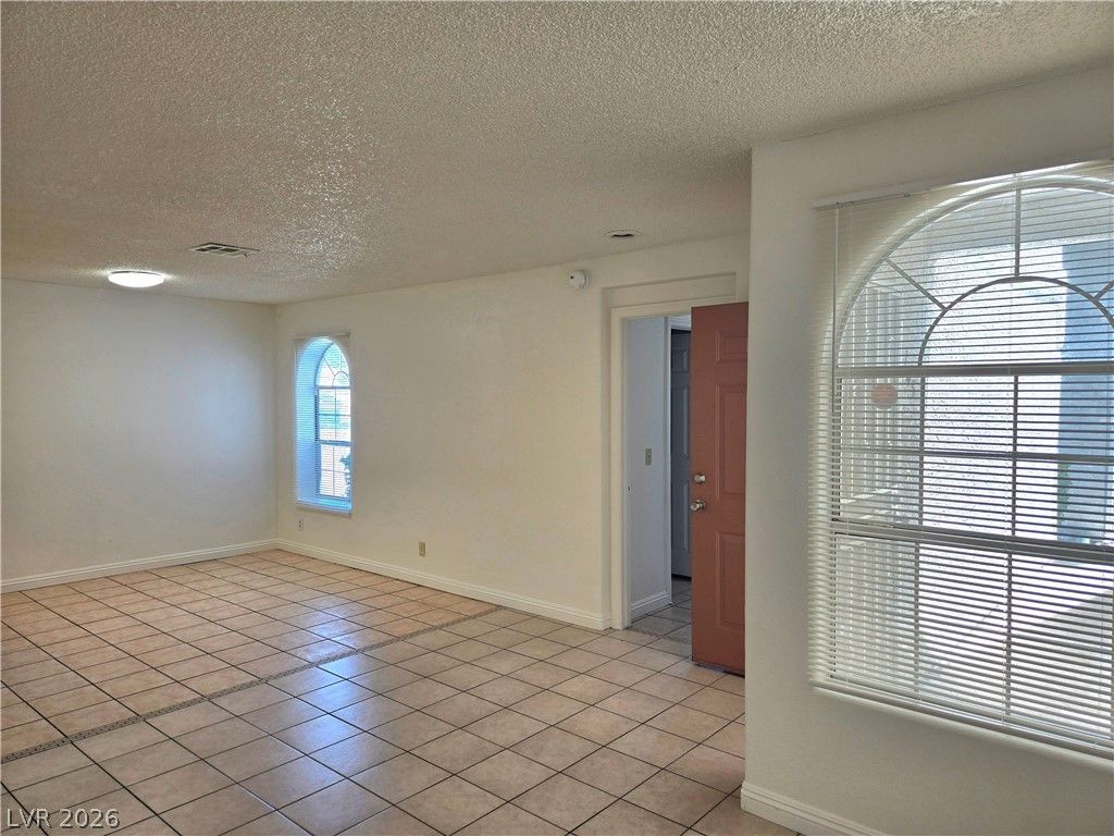 1800 Edmond Street 145 — photo 5 of 32