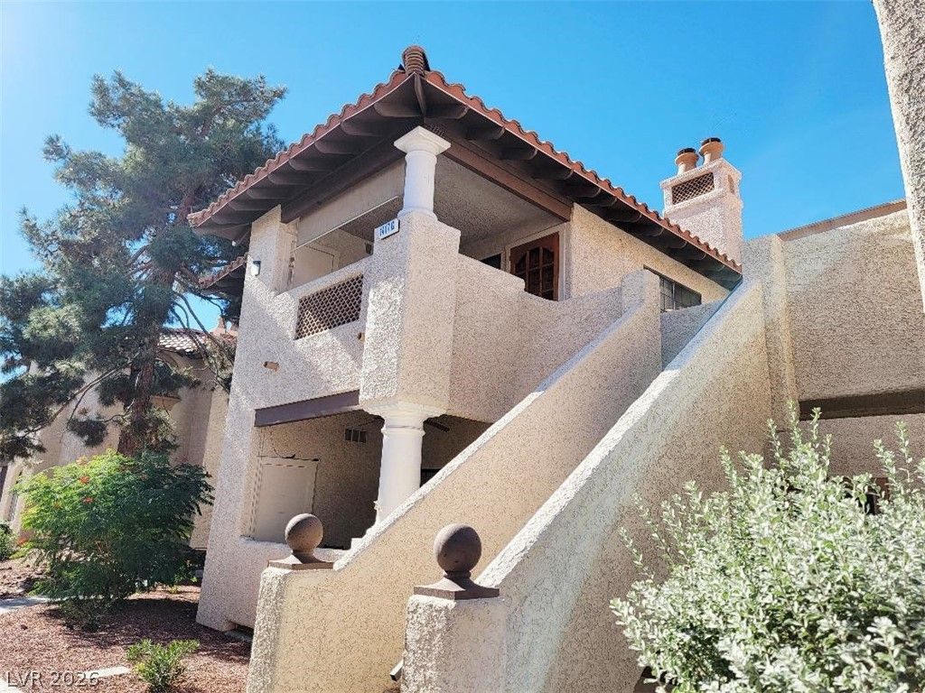1417 Santa Margarita Street G — photo 2