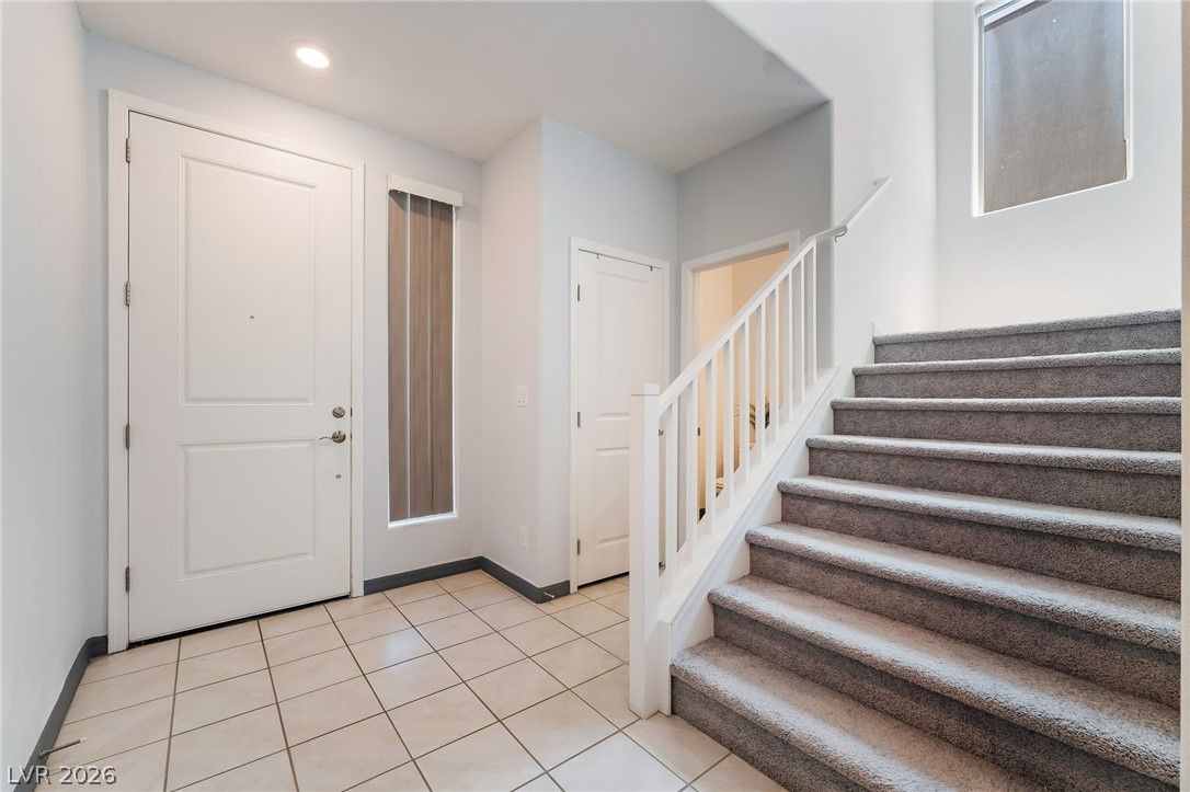 8423 Hawks View Street — photo 4