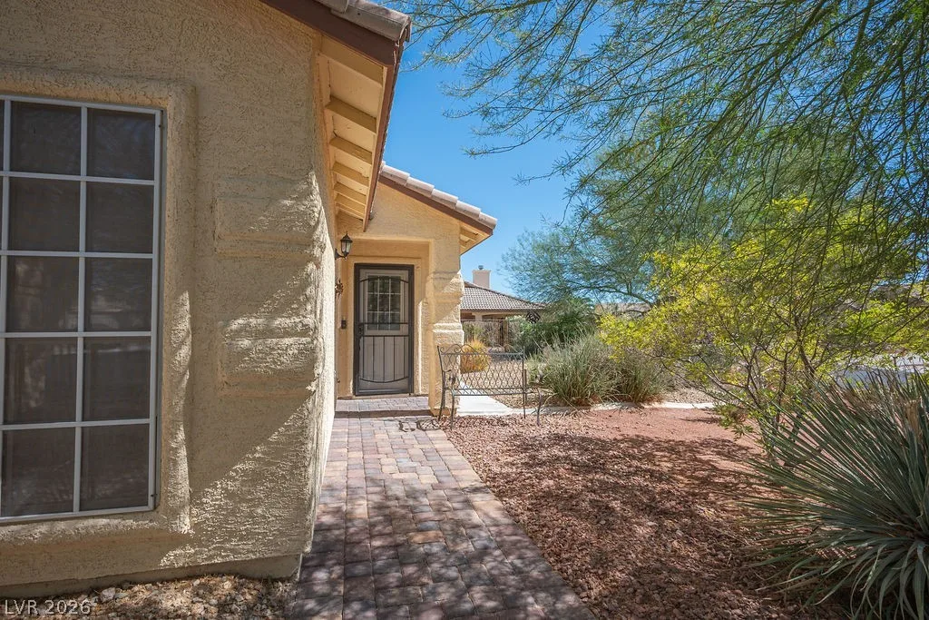 4824 Lawnwood Court — photo 2