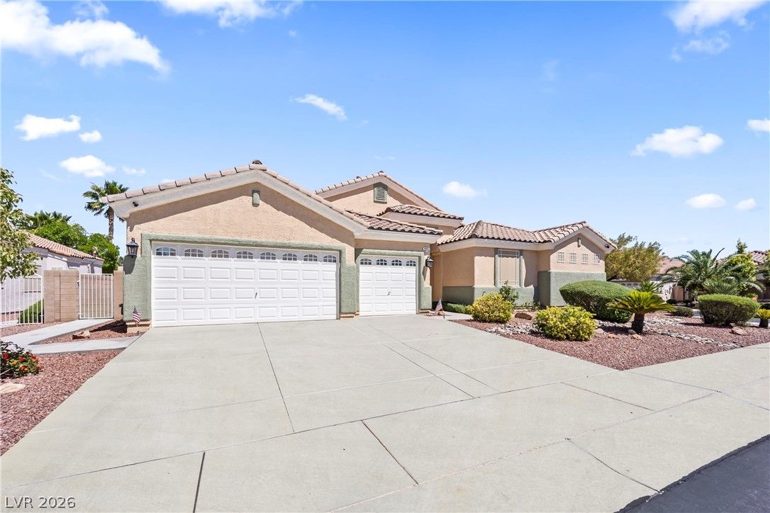 9662 Exquisite Plains Street — photo 4 of 41