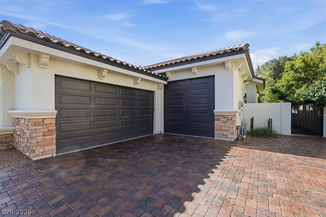 2257 Coral Ridge Avenue — photo 2