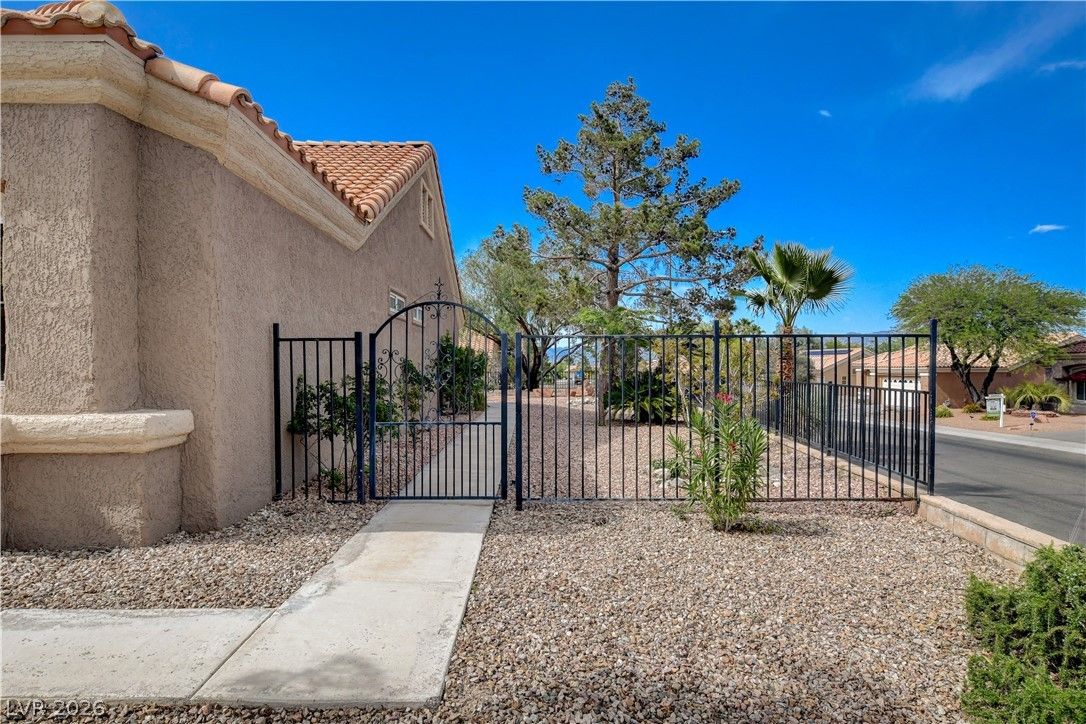 9800 Rosamond Drive — photo 4