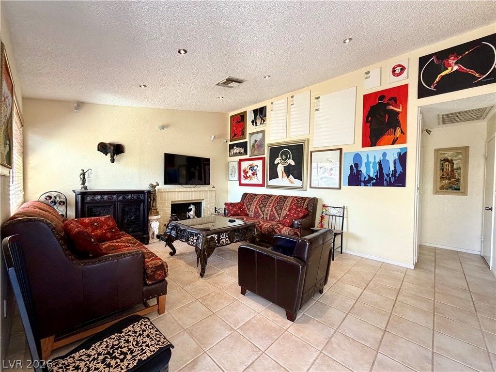 6752 Arroyo Avenue — photo 3 of 26