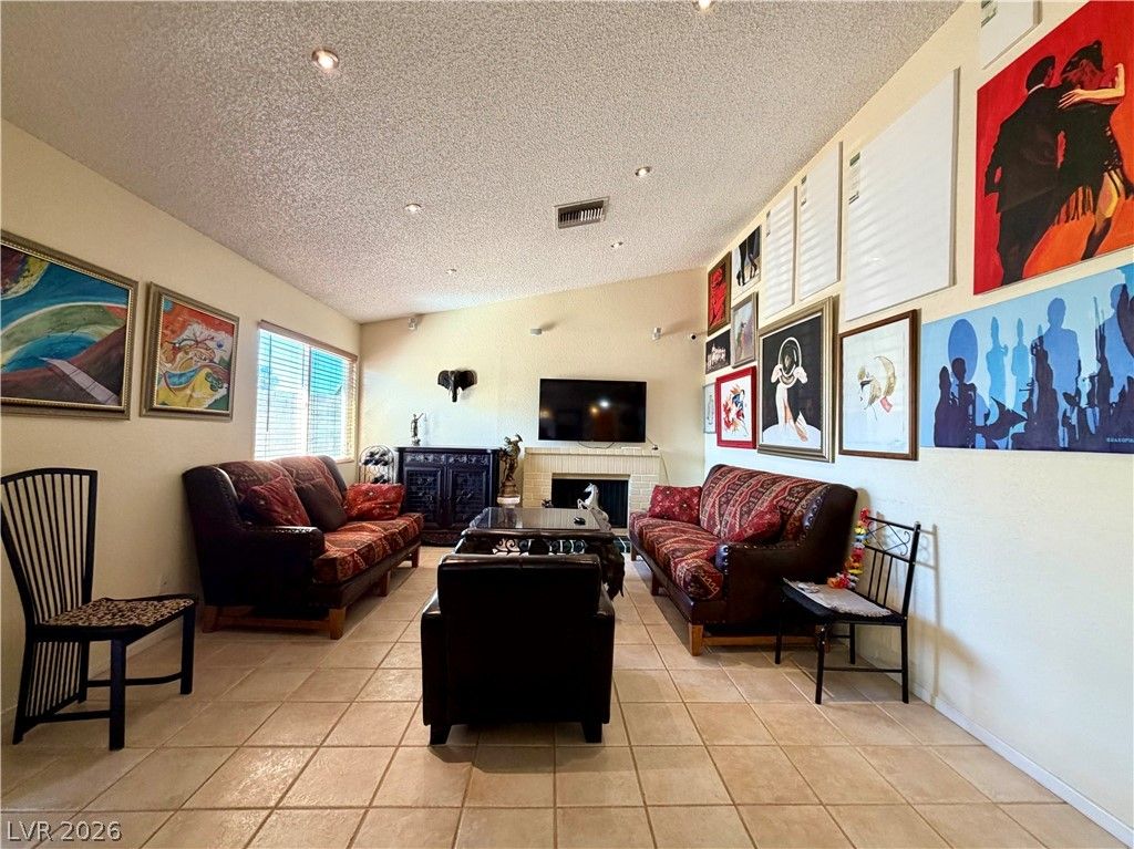 6752 Arroyo Avenue — photo 4 of 26
