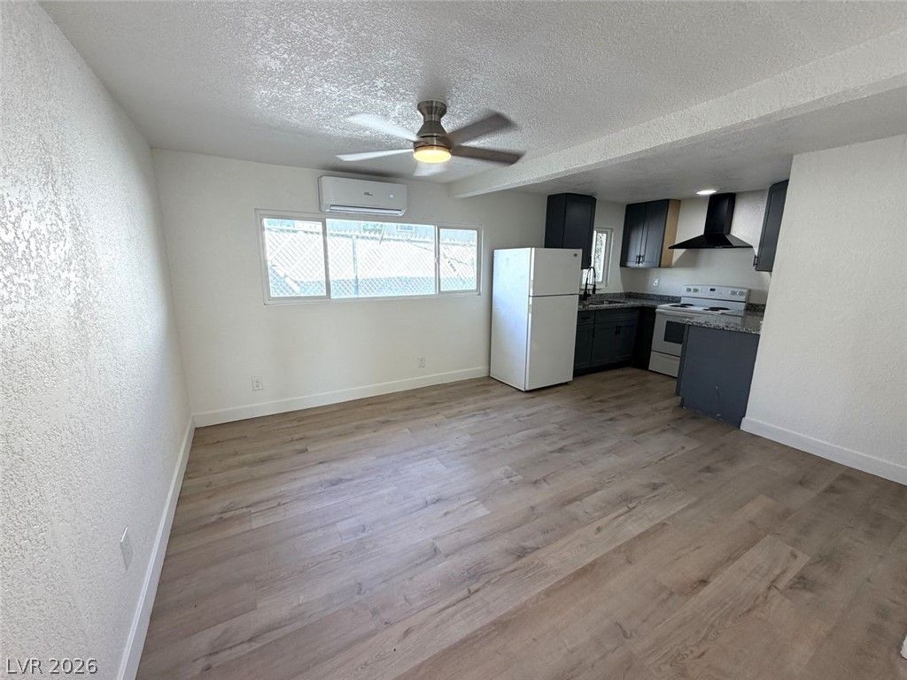 2030 Sunrise Avenue 8 — photo 5 of 12