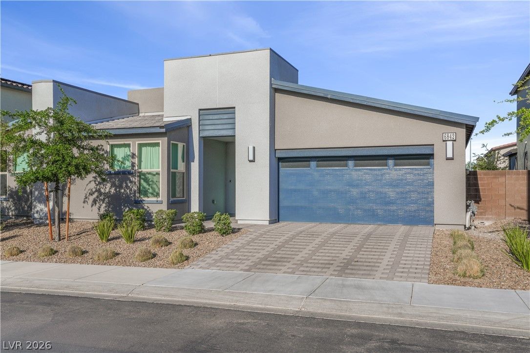 6842 Empire Cliff Street — photo 2