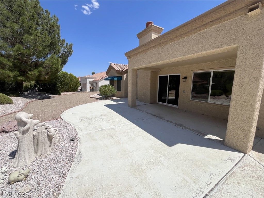 8912 Meadowood Drive — photo 3 of 43