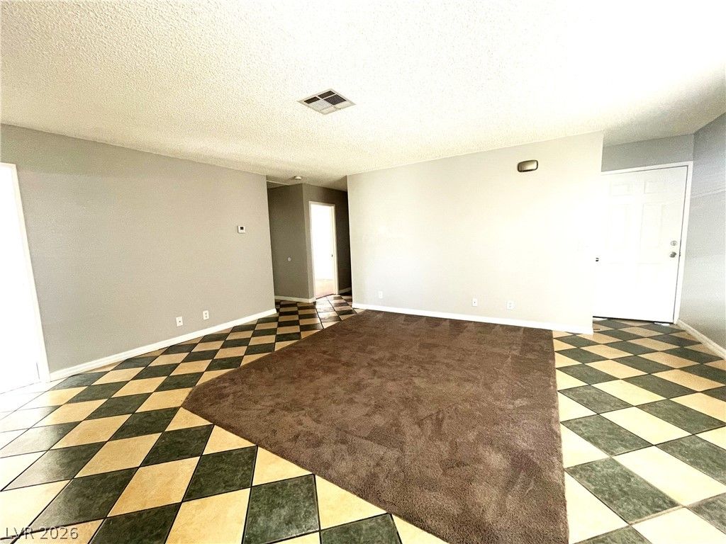 515 Chandler Street — photo 4 of 24