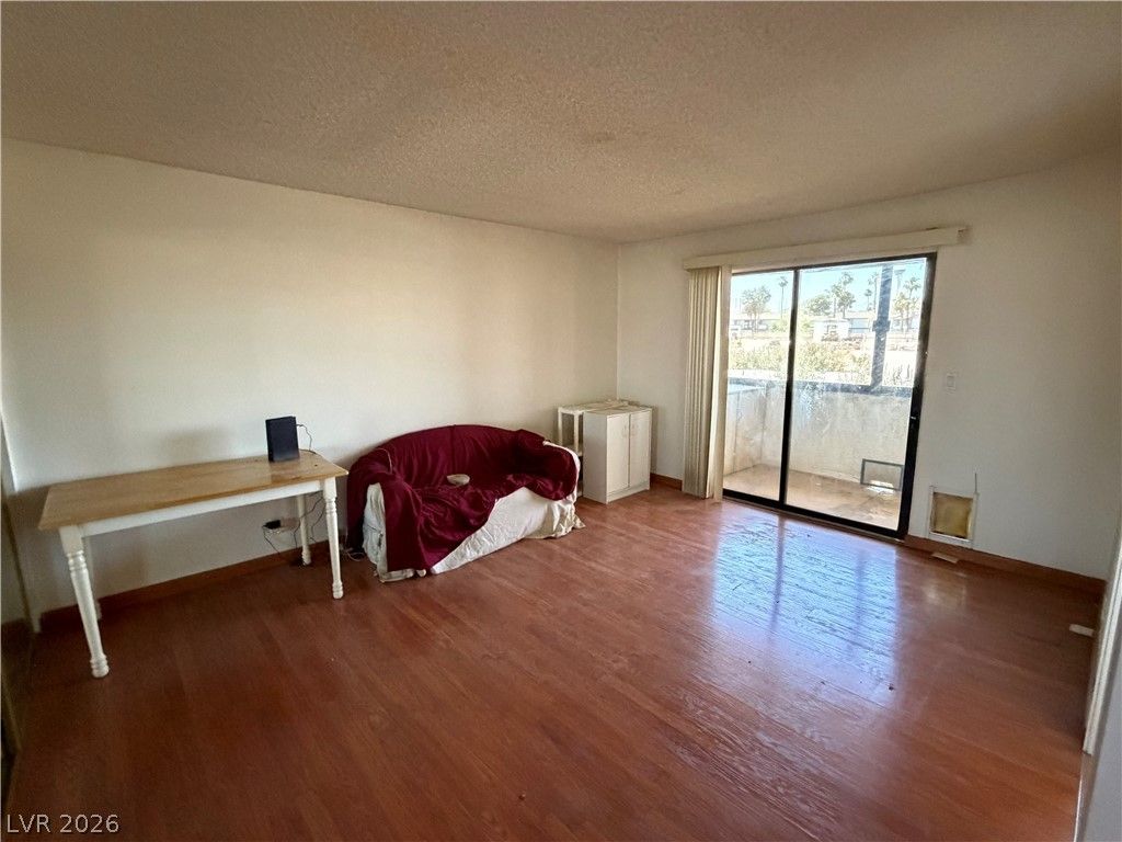 2080 Karen Avenue 23 — photo 4 of 12