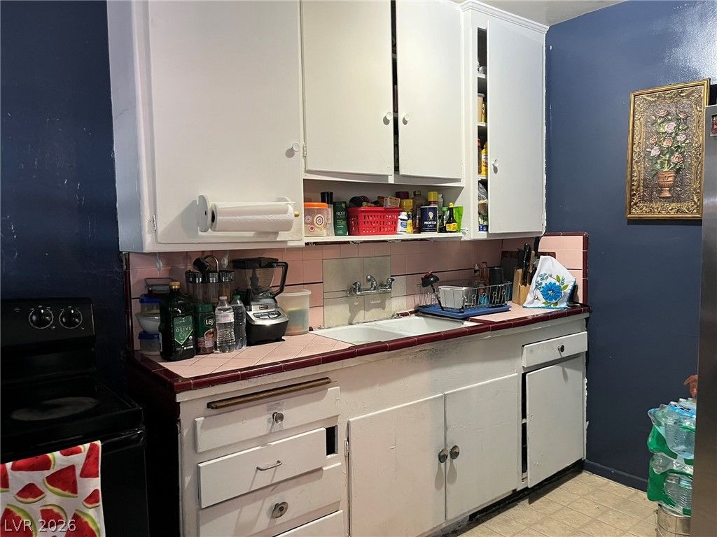 609 TIFFANY Street — photo 3 of 5