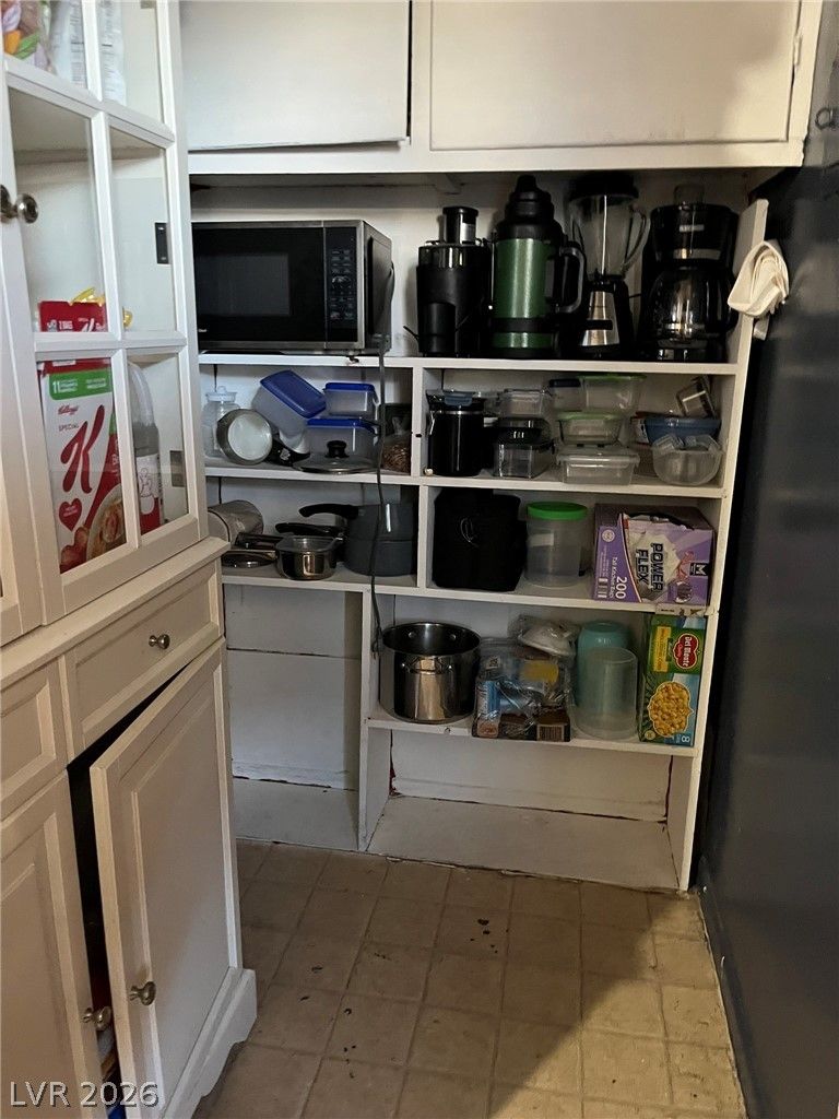 609 TIFFANY Street — photo 4 of 5