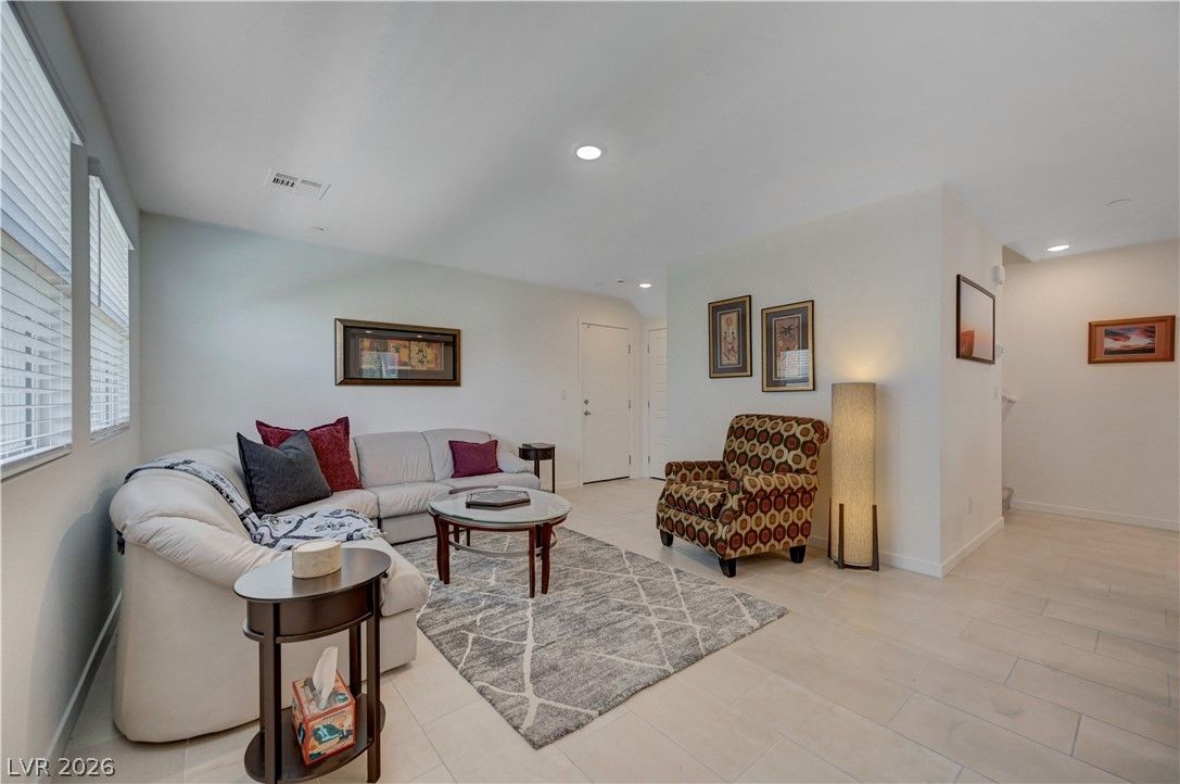 6318 Foxes Dale Street — photo 2
