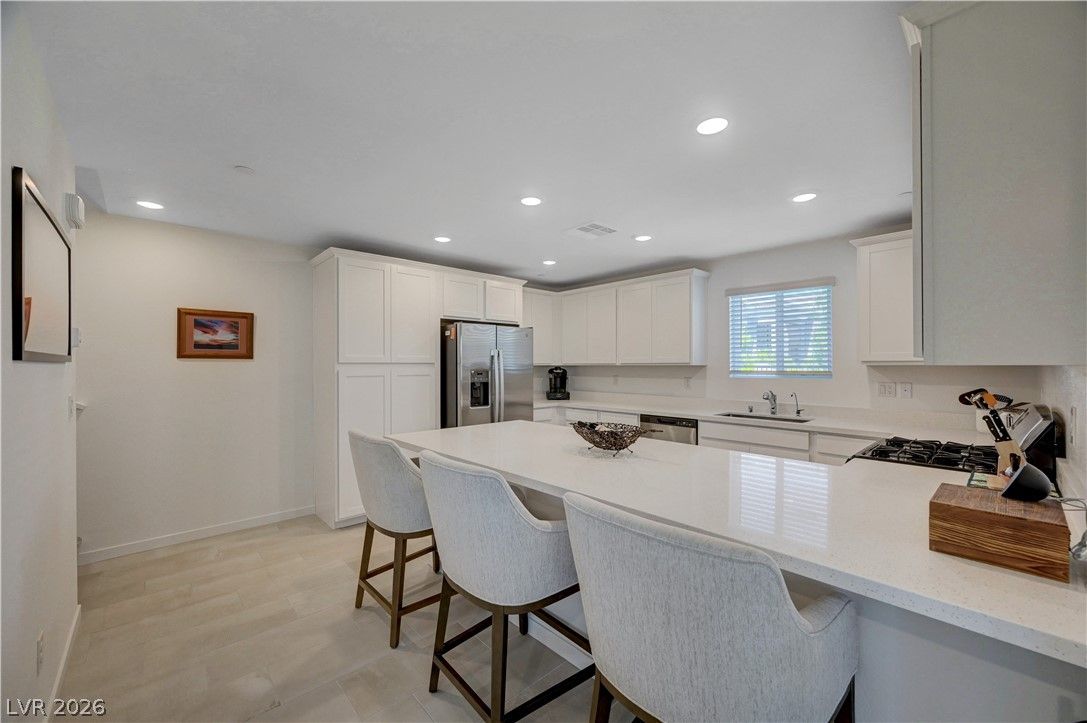 6318 Foxes Dale Street — photo 4