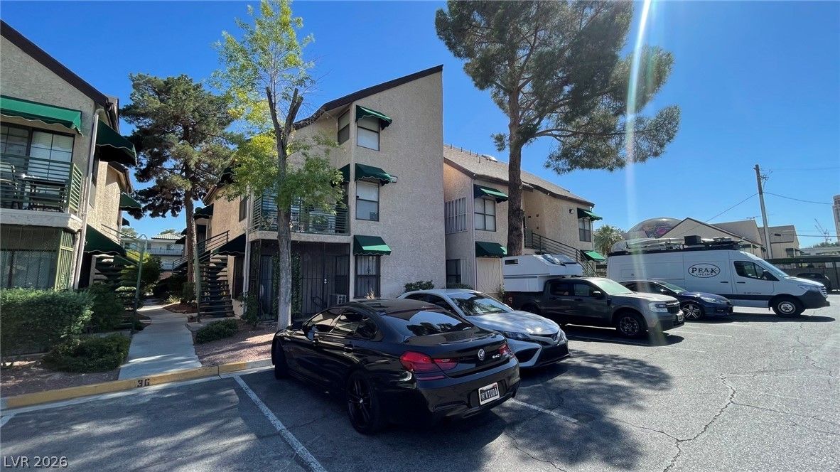 500 Elm Drive 203 — photo 2
