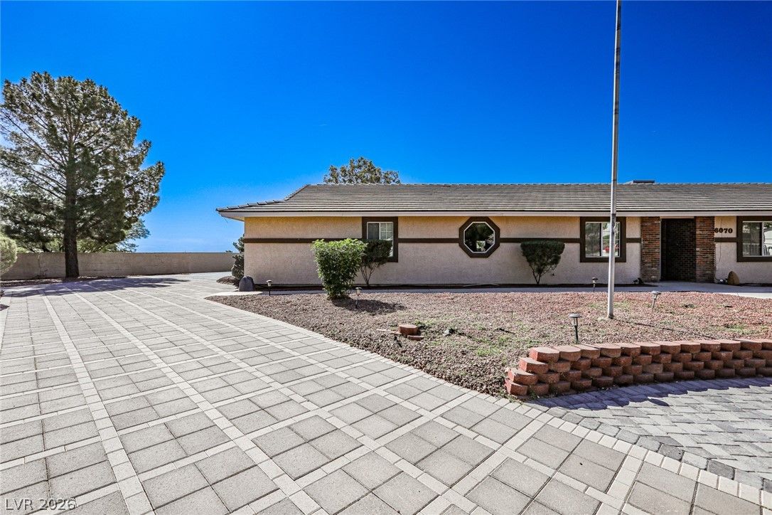 6070 Mann Street — photo 4